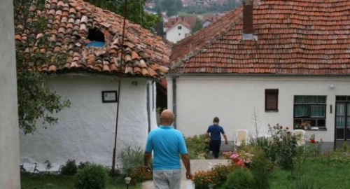 Iz svemira - pravo na kuću Petrovića!