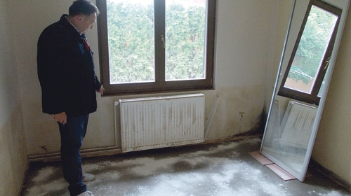 Predrag Milanović u  poplavljenoj kući