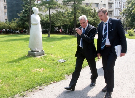 Vučić i Nikolić