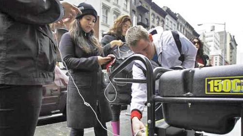 Punjenje mobilnih telefona pomoću generatora