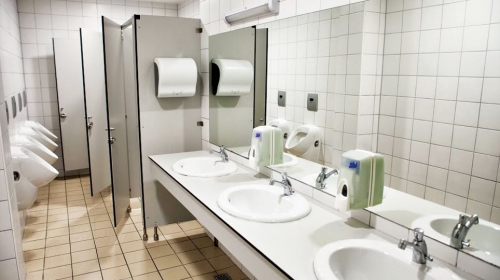 Ovako izgleda WC u srednjoj tehničkoj školi