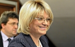 U avgustu je zatekla  nered u NBS, sredila  kurs do kraja 2012. i ošišala se na „Hilari Klinton“