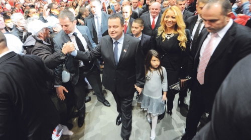 Dačić na miting došao sa  porodicom
