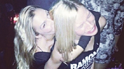 A gde su vam momci?: Nataša i Kristina