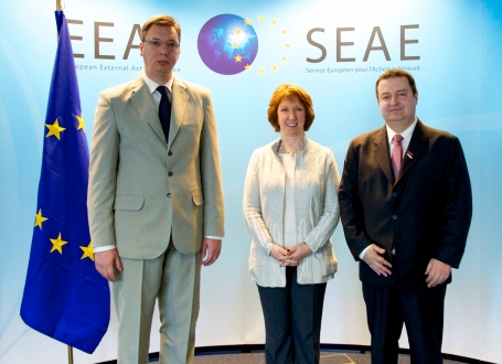 Vučić, Dačić i Eštonova