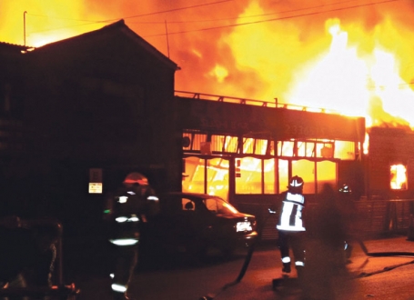 Zemljotres je izazvao seriju  požara u gradu Ikike