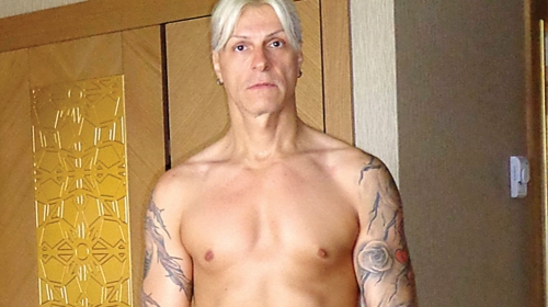 Pokazao  pločice:  Đorđe  David
