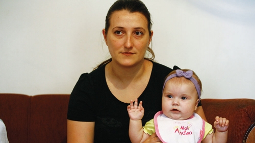 Umesto da se  raduje, preživljava  pakao: Biljana sa  petomesečnom  Anđelom