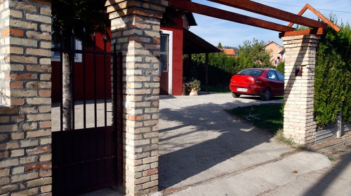 Mesto gde je ograda  pala na mališana