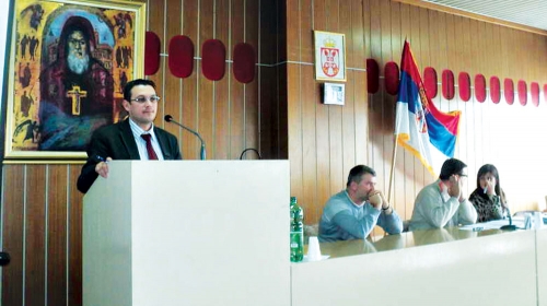 Mladenović   (za govornicom)  i Milenović  (drugi sleva)