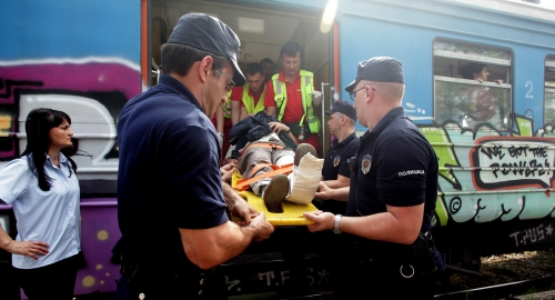 Spasilačke  ekipe iznose  povređene