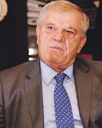 I Sep Blater  se povukao,  samo se on  drži: Tomislav  Karadžić