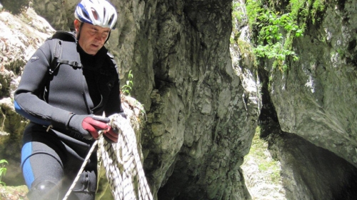 Jedan od hobija mu je i speleologija