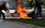 Prolaznici gase žrtvu