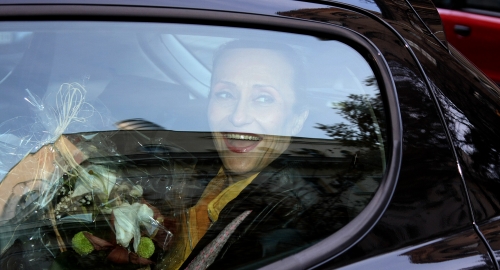 Ljiljana Jakšić izlazi iz porodilišta / Foto: Rajko Ristić | Foto: 