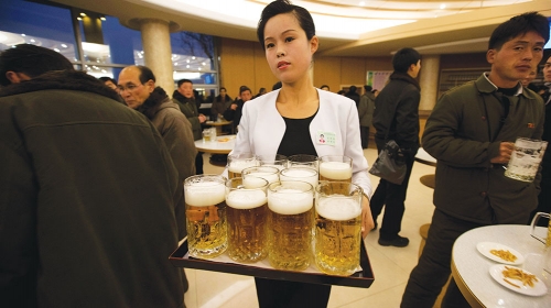 Detalj iz jednog od retkih  vojnih restorana u Pjongjangu