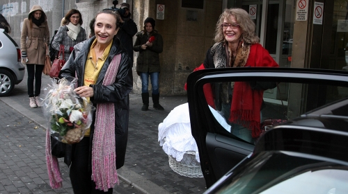 Ljiljana Jakšić izlazi iz porodilišta / Foto: Rajko Ristić