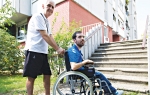 Neki ljudi  koji žive sami  u zgradama bez lifta ne vide svetlost dana