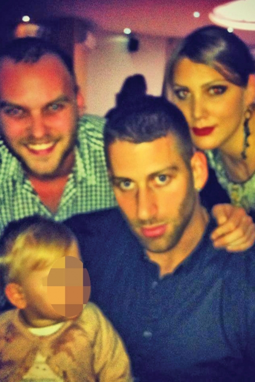 Ljubav cveta: Vladimir  i Marija sa ćerkom  Laurom i Danijelom  Alibabićem