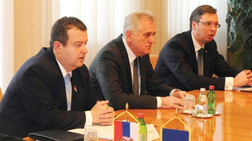 Državni  vrh pred  najtežom odlukom  u poslednjih nekoliko  decenija: Dačić,  Nikolić i  Vučić