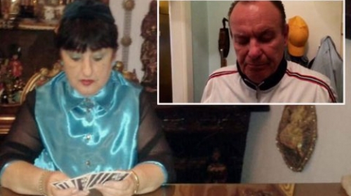 Esmeralda i nezadovoljna mušterija Metin