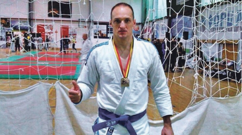 Šampion  na parketu,  šampion i u  borilačkim  veštinama