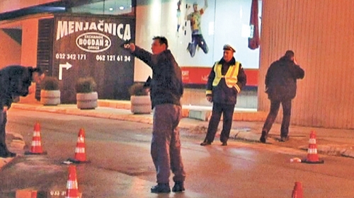 Uviđaj u Čačku posle napada na Manojlovića