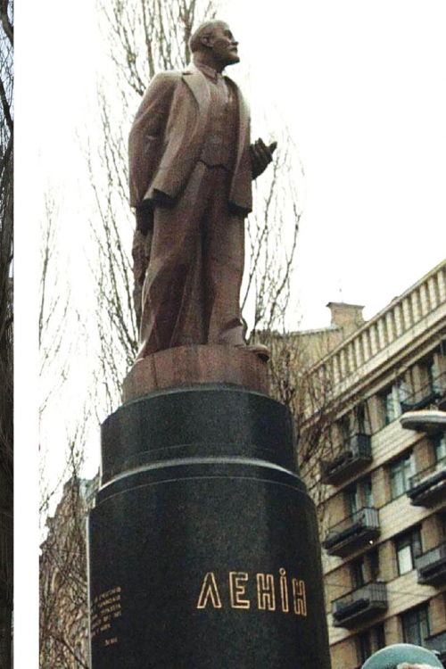 Na tom mestu je bila Lenjinova  statua