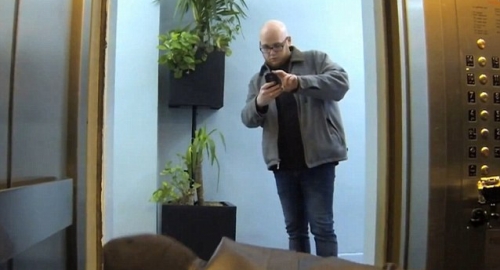 Ma, slikao je za Fejsbuk, pardon, za dokaze, ZA DOKAZE!