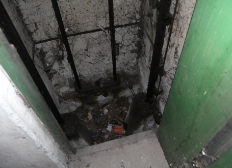 Propao kroz lift