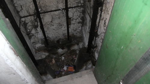Propao kroz lift
