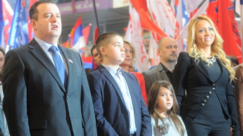 Dačić sa decom Foto: Oliver Bunić
