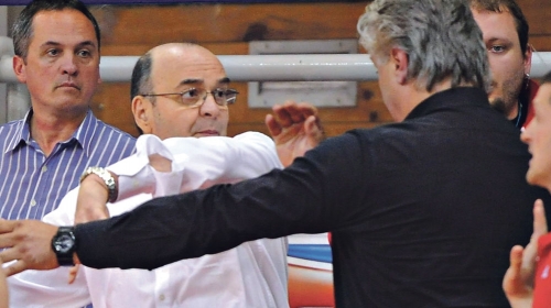 Dule me je opsovao,  a ja sam ga gurnuo