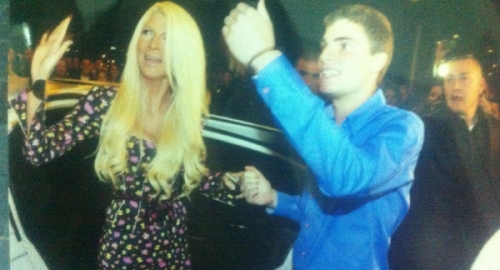 Jelena Karleuša kao pratilja na maturi Danila Vučetića