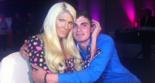 Jelena Karleuša kao pratilja na maturi Danila Vučetića