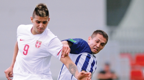 Mitrović često menja frizuru, ko zna šta će napraviti za Vengera