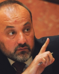 Upozorava: Saša Janković