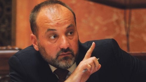 Upozorava: Saša Janković