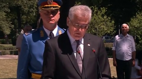 Nikolić čita Vikipediju