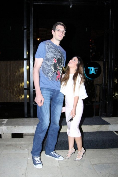 Boban Marjanović sa devojkom