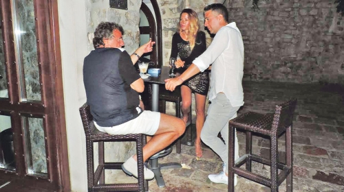Dok roditelji uživaju sa društvom, bebe čuvaju dadilje
