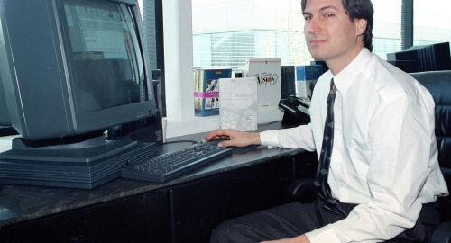 Steve Džobs sa svojim proizvodima | Foto: 