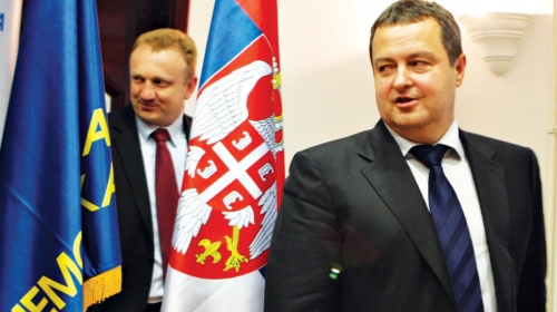 Dačić bi da što pre raskine savez sa Đilasom, ali Vučić ne želi da bez izbora preuzme vlast u Beogradu