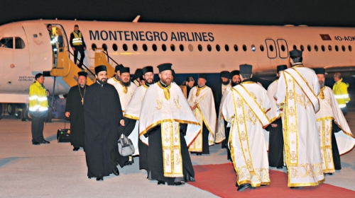 Donošenje ruke: Sveštenstvo SPC