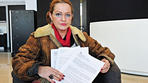 Izvršni sudija danas će primiti  zahtev za izvršenje sudske odluke da joj se devojčice hitno vrate