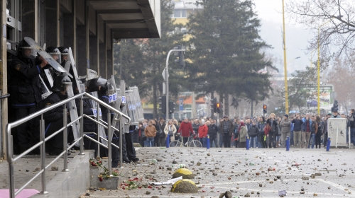 Neredi u Tuzli