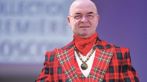 AVANGARDA: Karirano odelo,  marama?  Što da ne!