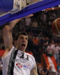 Zakucao crveno-bele: Vladimir Lučić
