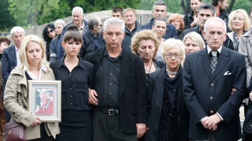 Ožalošćena porodica ispratila je  Jelenu na njeno poslednje putovanje