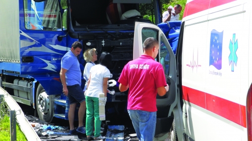 Sudar šlepera i policijskog vozila